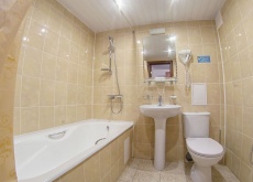 Irkutsk _ Angara Hotel _ Junior Suite _ Bathroom 