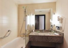 Отель Courtyard Marriott _ город Иркутск _ Номер Deluxe Twin _ Ванная комната 